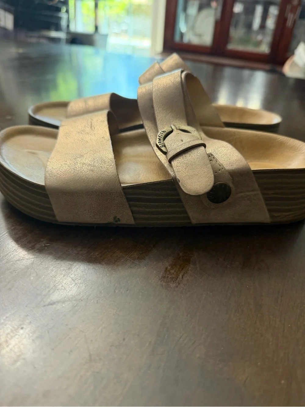 Blowfish Size 4 Youth Sandals